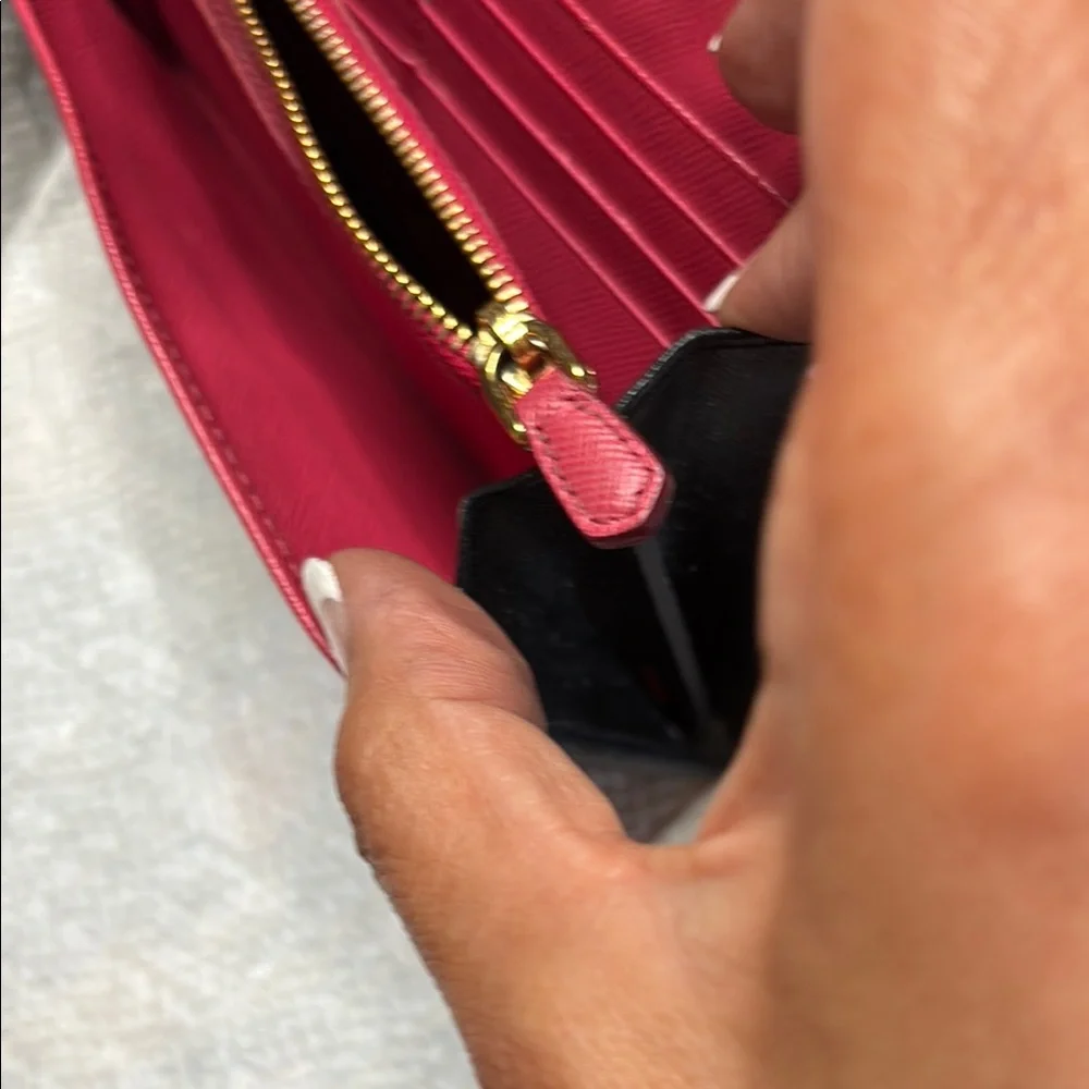 Prada Large Saffiano Wallet - Picture 6 of 15